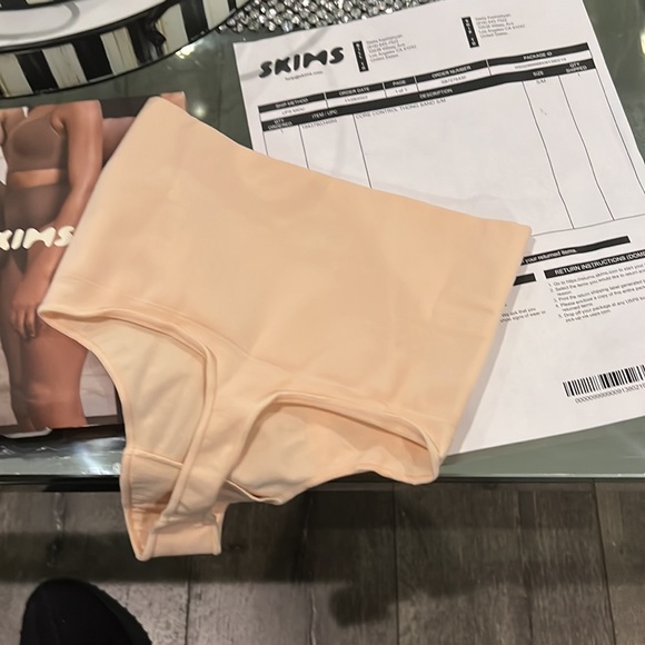 Skims core control thong - Picture 2 of 4